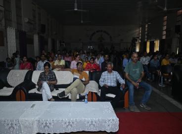 "कला के रंग बच्चों के संग" बाल कार्यशाला में नन्हे कलाकारों ने अपनी रचनात्मकता का अद्भुत प्रदर्शन किया। 28 जून 2025 को सर्वोदय कन्या विद्यालय, पश्चिम विहार, दिल्ली-63 में प्रस्तुत उनकी कमाल की कलाकृतियों और नाटकों की कुछ झलकियाँ