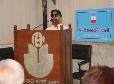 हिन्दी दिवस के उपलक्ष्य में आयोजित युवा काव्य गोष्ठी की एक झलक