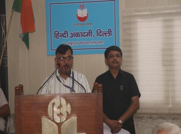 हिन्दी दिवस के उपलक्ष्य में आयोजित युवा काव्य गोष्ठी की एक झलक