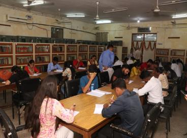 हिन्दी दिवस के उपलक्ष्य में आयोजित अकादमी के हिन्दी प्रसार केन्द्रों के लिए प्रतियोगिता की एक झलक