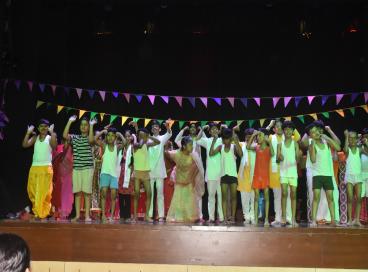 "कला के रंग, बच्चों के संग!"  हिंदी अकादमी द्वारा आयोजित बाल उत्सव - 2025 की बाल कार्यशाला में बच्चों की रचनात्मकता ने सबका मन मोह लिया। दिनांक 25 जून 2025 को कात्यायनी सभागार, मयूर विहार, दिल्ली-91 में प्रस्तुत कलाकृतियों और नाटकों की कुछ शानदार झलकियाँ
