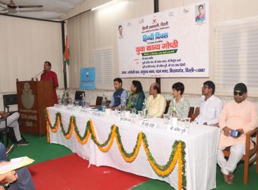 हिन्दी दिवस के उपलक्ष्य में आयोजित युवा काव्य गोष्ठी की एक झलक