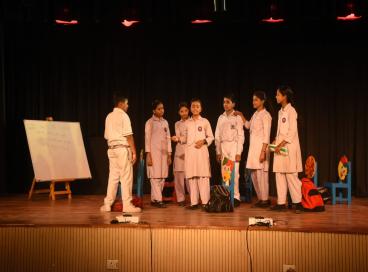 मस्ती की पाठशाला के कार्यक्रमों की कड़ी में आपकी छोटी बेटी का छात्रों द्वारा नाट्य मंचन किया गया