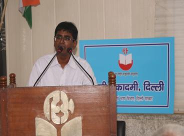 हिन्दी दिवस के उपलक्ष्य में आयोजित युवा काव्य गोष्ठी की एक झलक