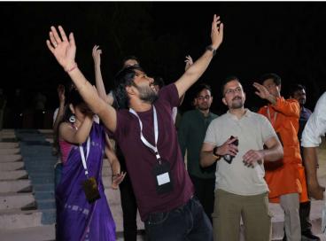 नवरात्रि के पावन पर्व पर अकादमी द्वारा 22 मार्च, 2026 को आईआईटी, दिल्ली के भव्य परिसर में आयोजित 'भजन संगीत संध्या'  कुछ अविस्मरणीय झलकियाँ