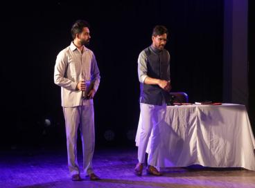 शंकर लाल हॉल में आयोजित नाटक मुआवजा के छायाचित्र