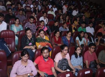 शंकर लाल हॉल में आयोजित नाटक मुआवजा के छायाचित्र