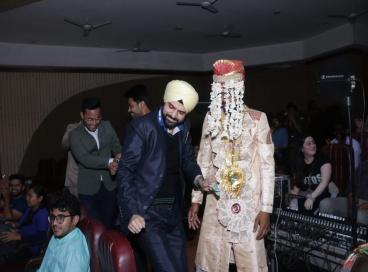 शंकर लाल हॉल में आयोजित नाटक शादी के मंडप में नाटक के छायाचित्र