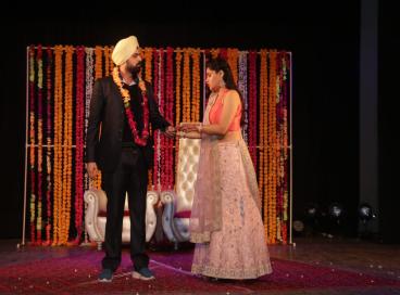 शंकर लाल हॉल में आयोजित नाटक शादी के मंडप में नाटक के छायाचित्र