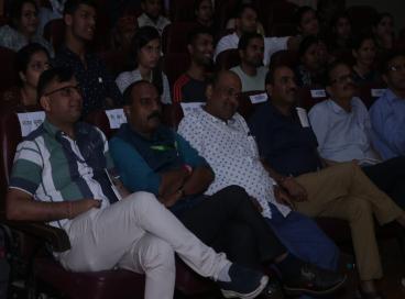 शंकर लाल हॉल में आयोजित नाटक शादी के मंडप में नाटक के छायाचित्र