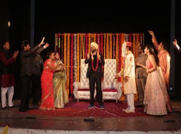 शंकर लाल हॉल में आयोजित नाटक शादी के मंडप में नाटक के छायाचित्र